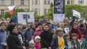 Lidé na pražském Staroměstském náměstí potřetí demonstrují za demisi ministryně spravedlnosti Marie Benešové (13. 5. 2019)