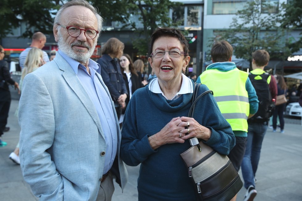 Proti premiéru Andreji Babišovi a ministryni spravedlnosti Marii Benešové demonstrují v Praze tisíce lidí. (21.5.2019)