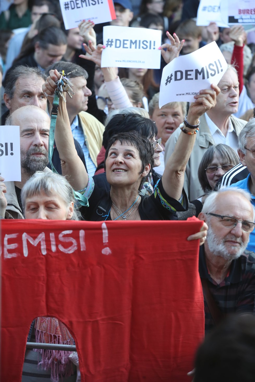 Proti premiéru Andreji Babišovi a ministryni spravedlnosti Marii Benešové demonstrují v Praze tisíce lidí. (21.5.2019)