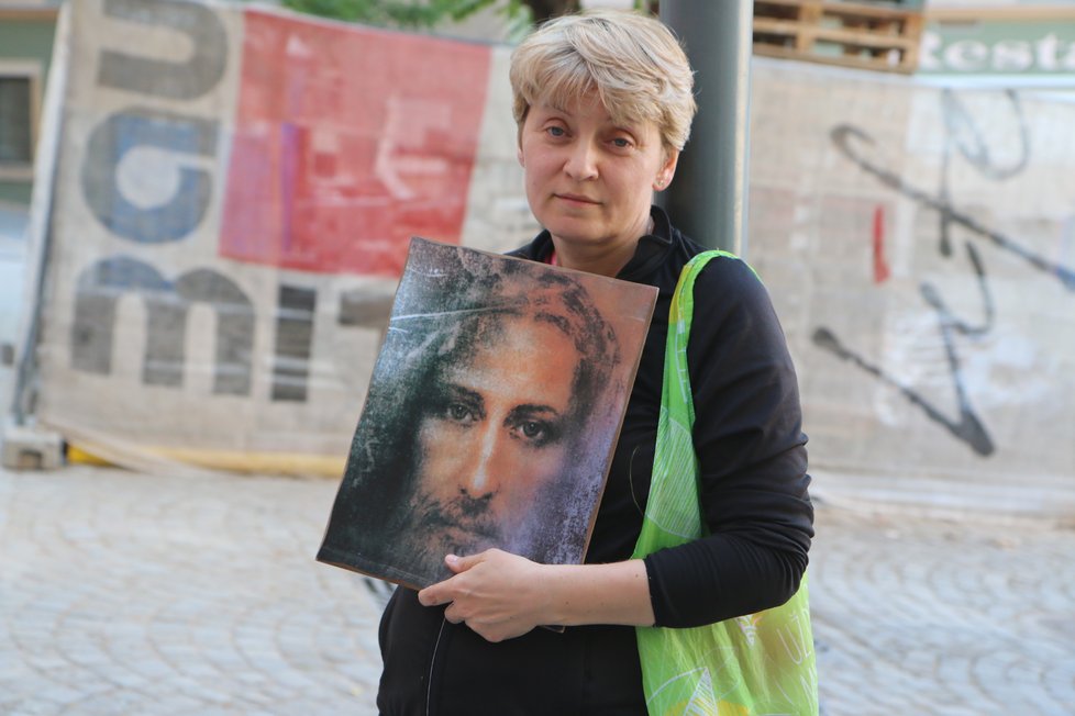 Kontroverzní představení Naše násilí, vaše násilí, v němž Ježíš Kristus znásilňuje muslimku, vzbudilo v Brně vlnu protestů.