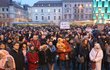 Demonstrace nazvané "Ne Ondráčkovi do čela komise pro GIBS" se v Brně na náměstí Svobody zúčastnilo přibližně 1 500 lidí.