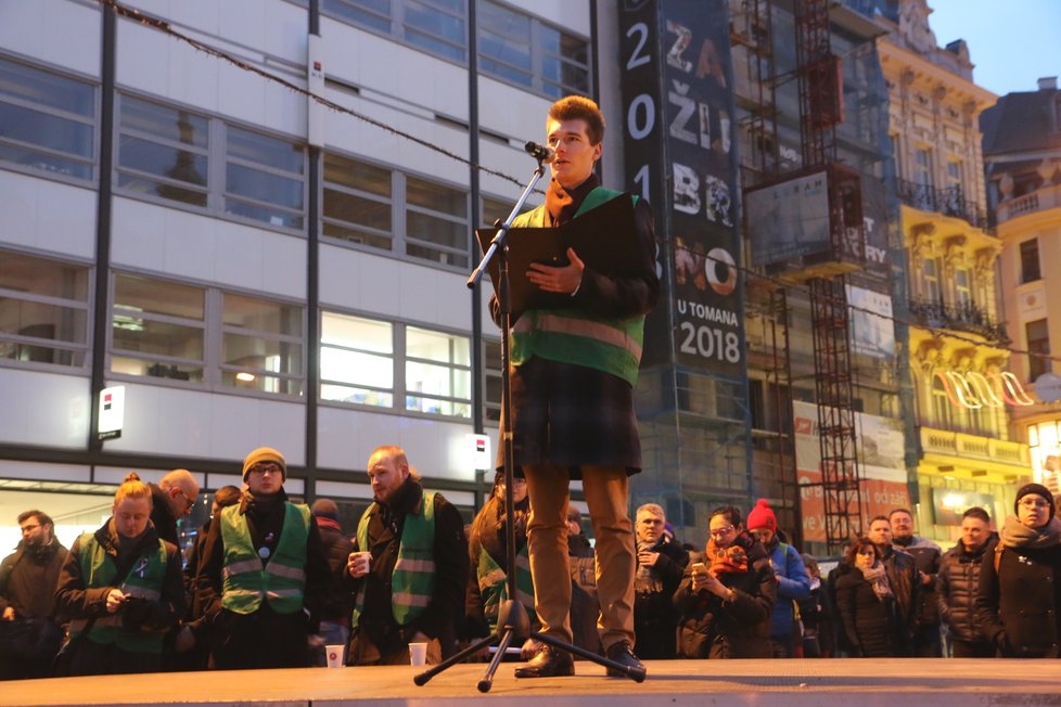 Organizátor brněnského protestu Vojtěch Vrabec, student Bezpečnostních a strategických studií, upozornil, že je ohrožena demokracie.