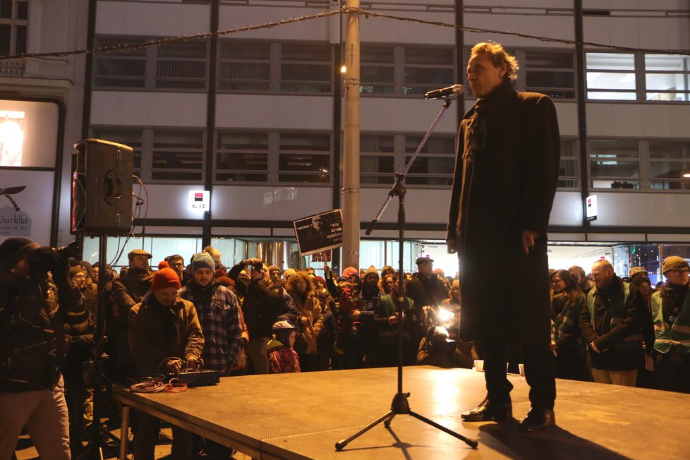 Bývalý rektor Akademie muzických umění Ivo Medek zdůraznil, že je nutné vždy jednat, když se tzv. utrhne ucho