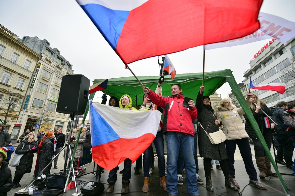 Druhá protivládní demonstrace na Václavském náměstí s názvem Jsme lidi, nás nevypnete!