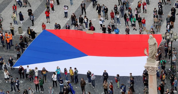 Češi jsou tolerantnější k homosexuálům než Slováci, ti jsou zas vlídnější k přistěhovalcům