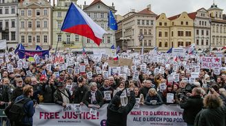 Nejsme slepí! Tisíce lidí demonstrovaly v Praze proti jmenování Marie Benešové ministryní spravedlnosti