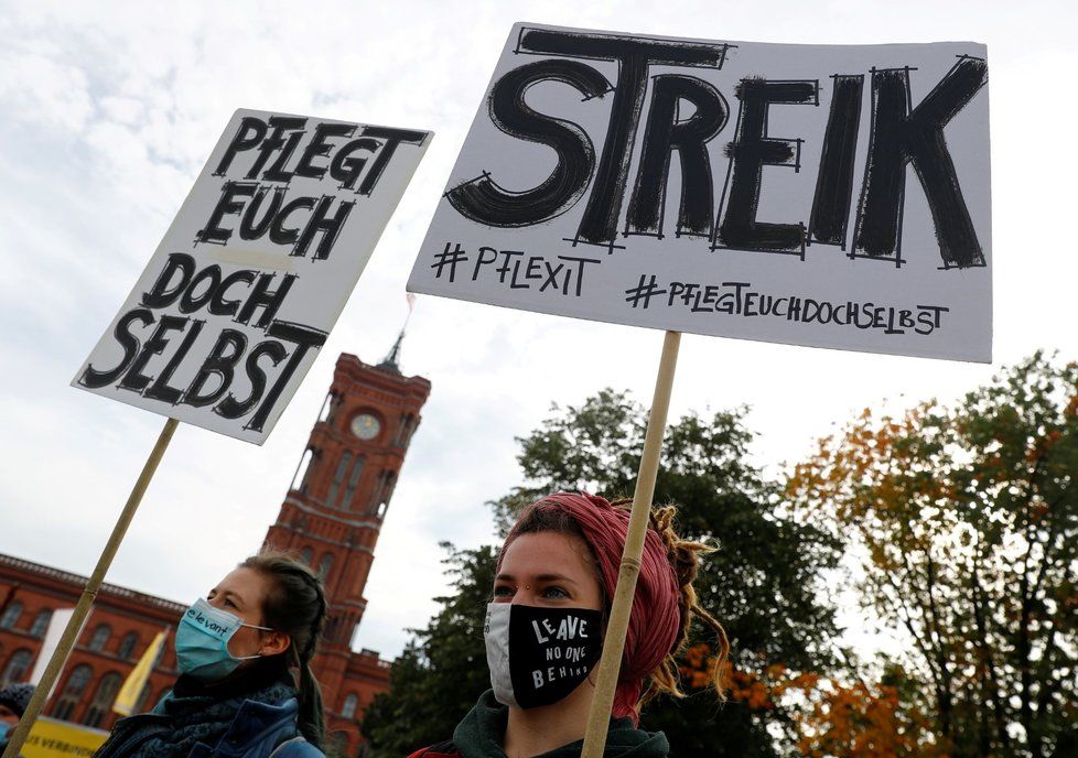 Demonstrace zdravotnických pracovníků v Berlíně (20. 10. 2020)