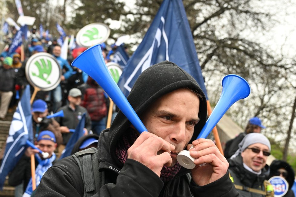 Demonstrace proti důchodové reformě a emisní normě Euro 7 v Praze (29.3.2023)