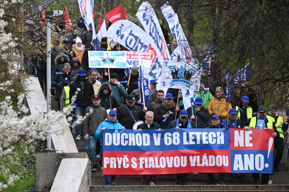 Demonstrace proti důchodové reformě a emisní normě Euro 7 v Praze (29.3.2023)