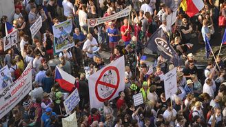 Další demonstrace proti Babišovi v ohrožení. Sorosovi došly peníze na placení protestů