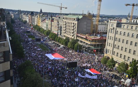 Pátá protivládní demonstrace v řade. 120 tisíc lidí žádalo demisi premiéra Babiše