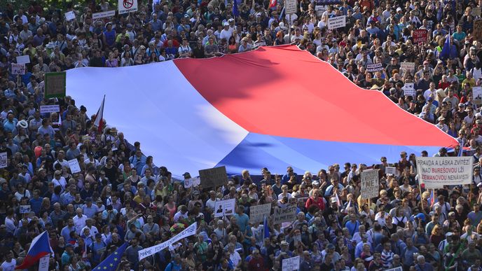 Pátá protivládní demonstrace v řade. 120 tisíc lidí žádalo demisi premiéra Babiše