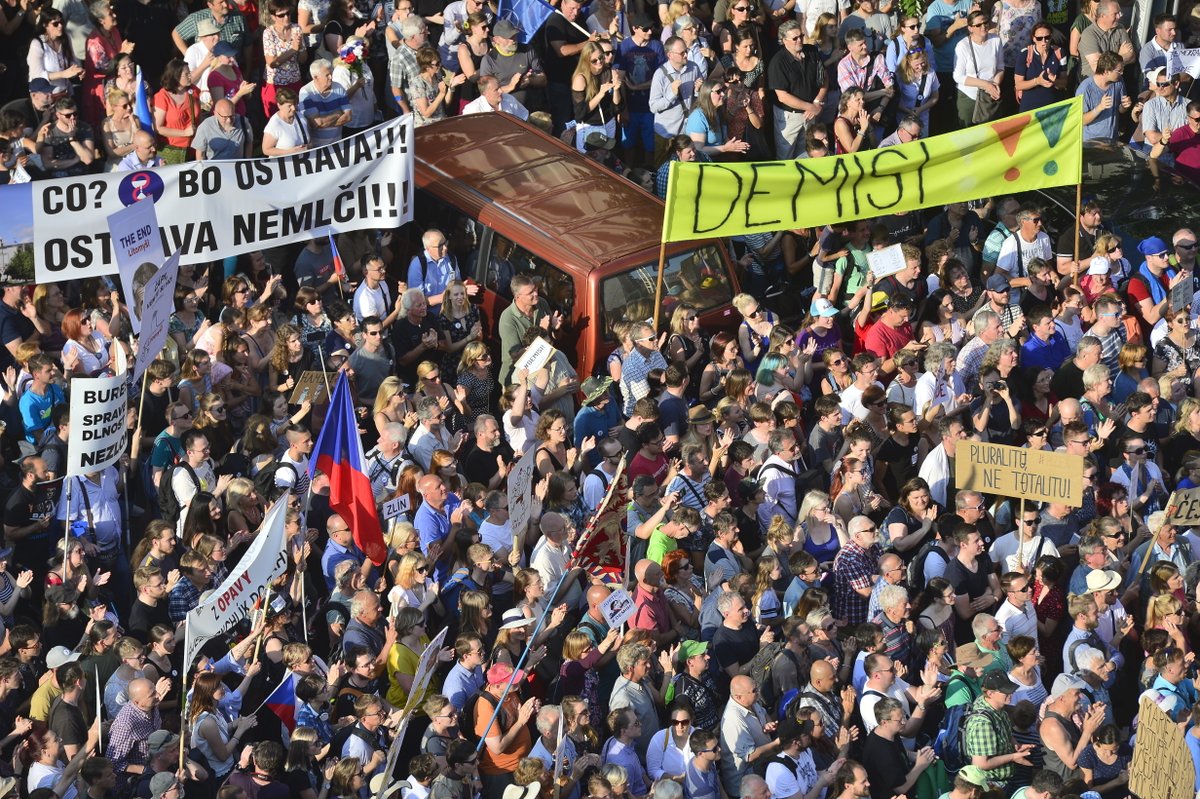 Pátá protivládní demonstrace v řade. 120 tisíc lidí žádalo demisi premiéra Babiše