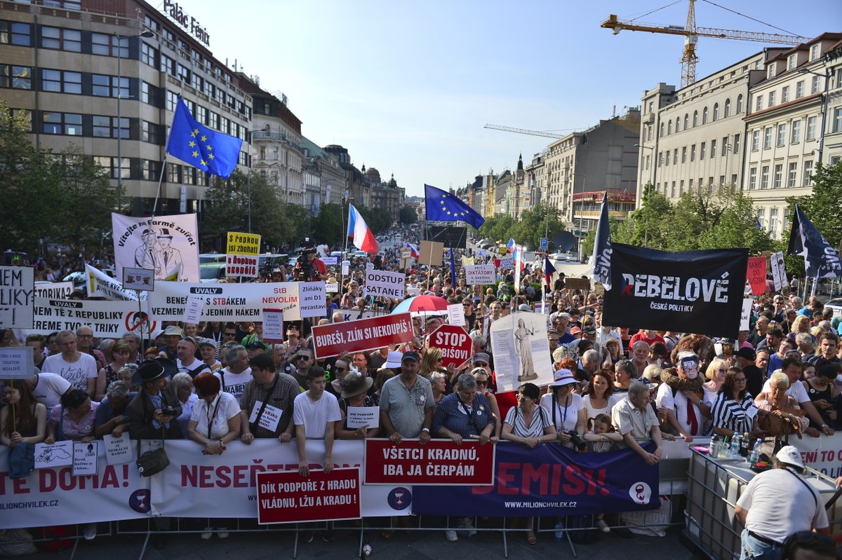 Pátá protivládní demonstrace v řade. 120 tisíc lidí žádalo demisi premiéra Babiše