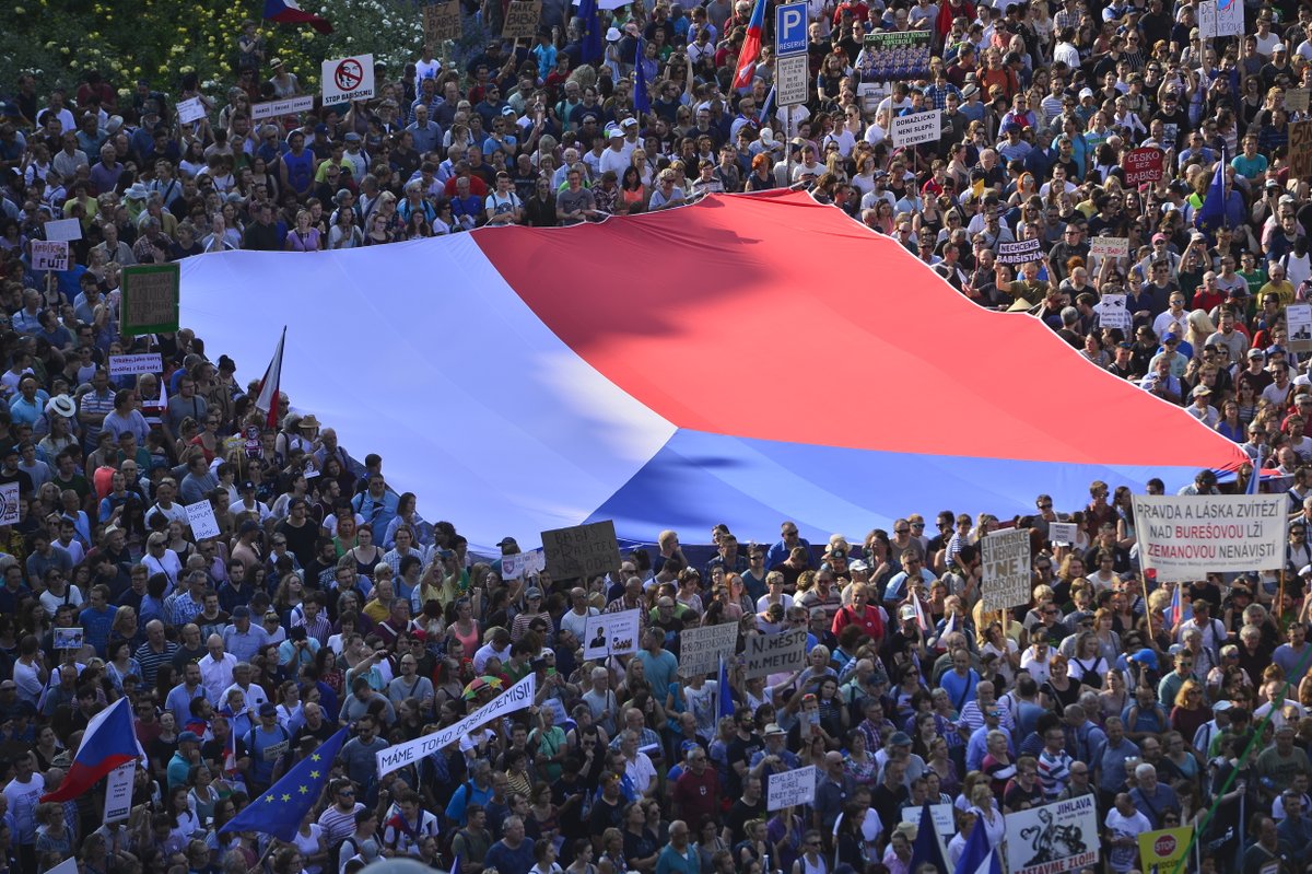 Pátá protivládní demonstrace v řade. 120 tisíc lidí žádalo demisi premiéra Babiše