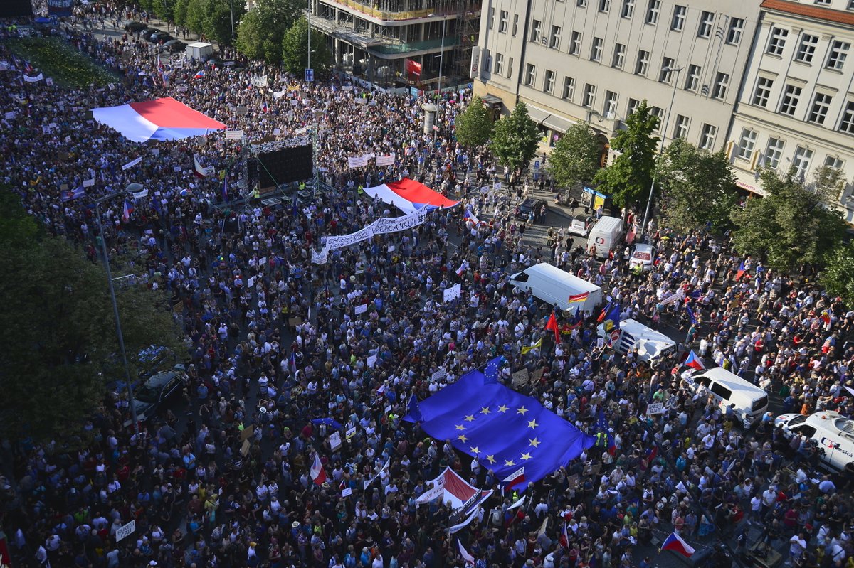 Pátá protivládní demonstrace v řade. 120 tisíc lidí žádalo demisi premiéra Babiše