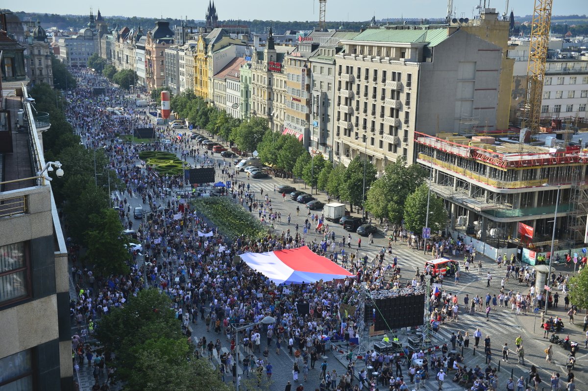 Pátá protivládní demonstrace v řade. 120 tisíc lidí žádalo demisi premiéra Babiše