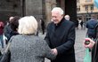 Na Náměstí Republiky se shází lidé před plánovanou demonstrací proti vládním opatřením. Na místě se objevil bývalý prezident Václav Klaus. Na Náměstí Republiky se shází lidé před plánovanou demonstrací proti vládním opatřením. Na místě se objevil bývalý prezident Václav Klaus.