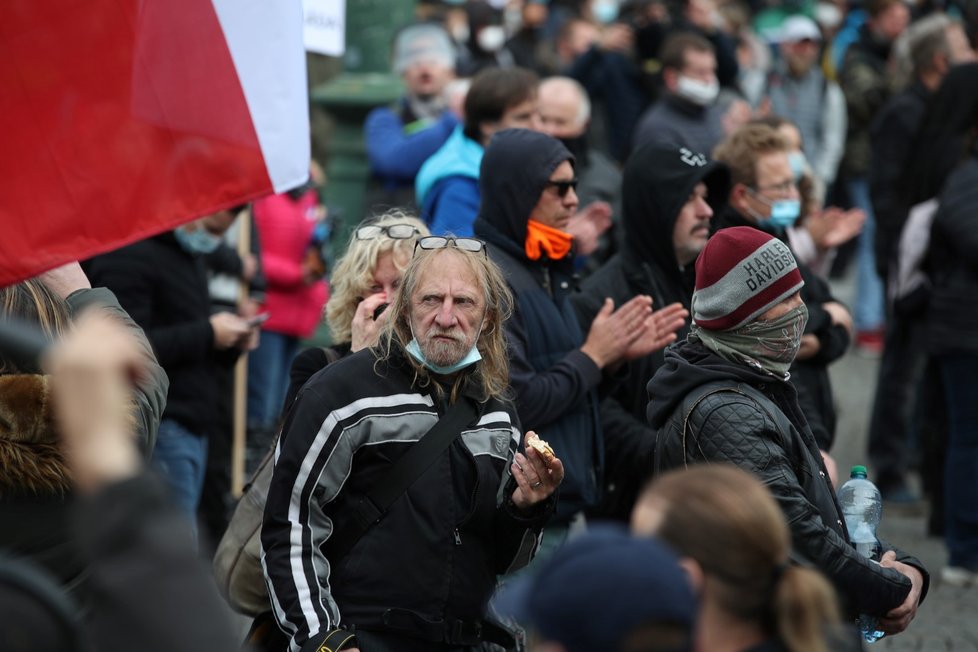 Na Náměstí Republiky se konal protest proti vládním opatřením.