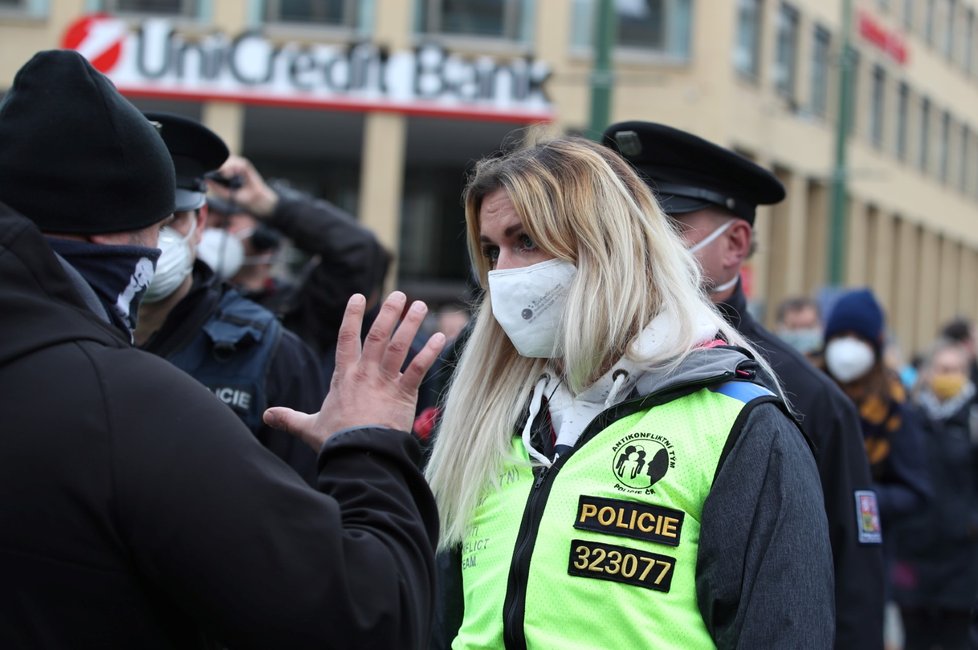 Na Náměstí Republiky se konal protest proti vládním opatřením.