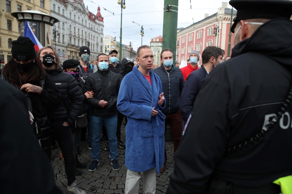 Na Náměstí Republiky se konal protest proti vládním opatřením.