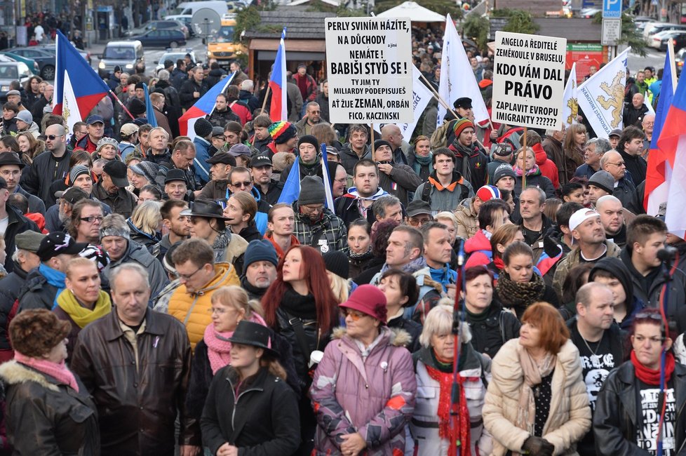 Demonstrace podporovatelů prezidenta na pražském Václavském náměstí