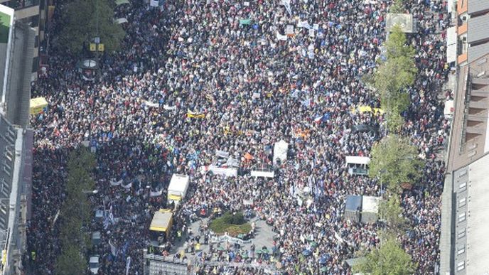 Demonstrace proti politice vlády Petra Nečase