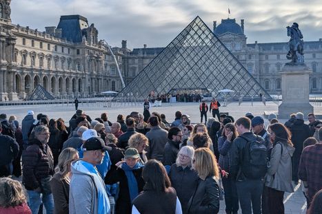 Obrázek: Peklo ve Francii: Demonstranti zablokovali Louvre! Varování i pro Čechy, zákazy vycházení nejen mladých