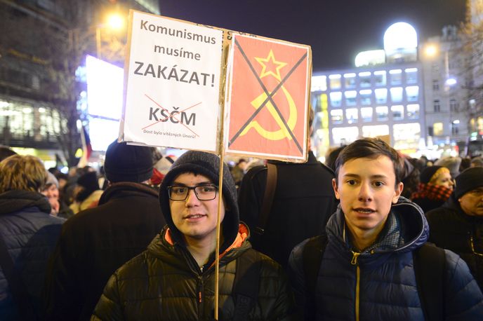 Demonstrace na Václaváku proti zvolení komunisty Zdeňka Ondráčka šéfem komise pro kontrolu GIBS a proti Andreji Babišovi 5. března 2018