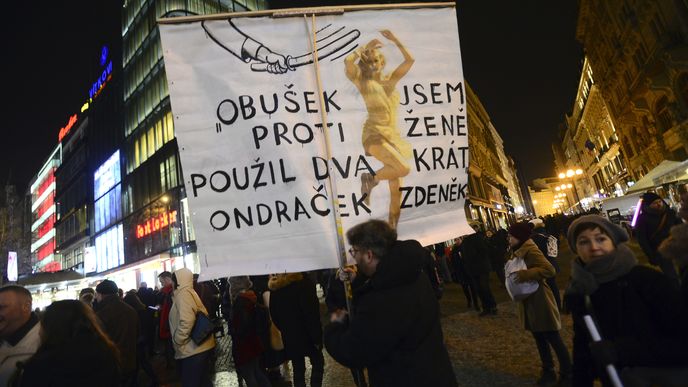 Demonstrace na Václaváku proti zvolení komunisty Zdeňka Ondráčka šéfem komise pro kontrolu GIBS a proti Andreji Babišovi 5. března 2018