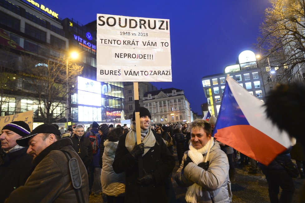 Demonstrace na Václaváku proti zvolení komunisty Zdeňka Ondráčka šéfem komise pro kontrolu GIBS a proti Andreji Babišovi 5. března 2018