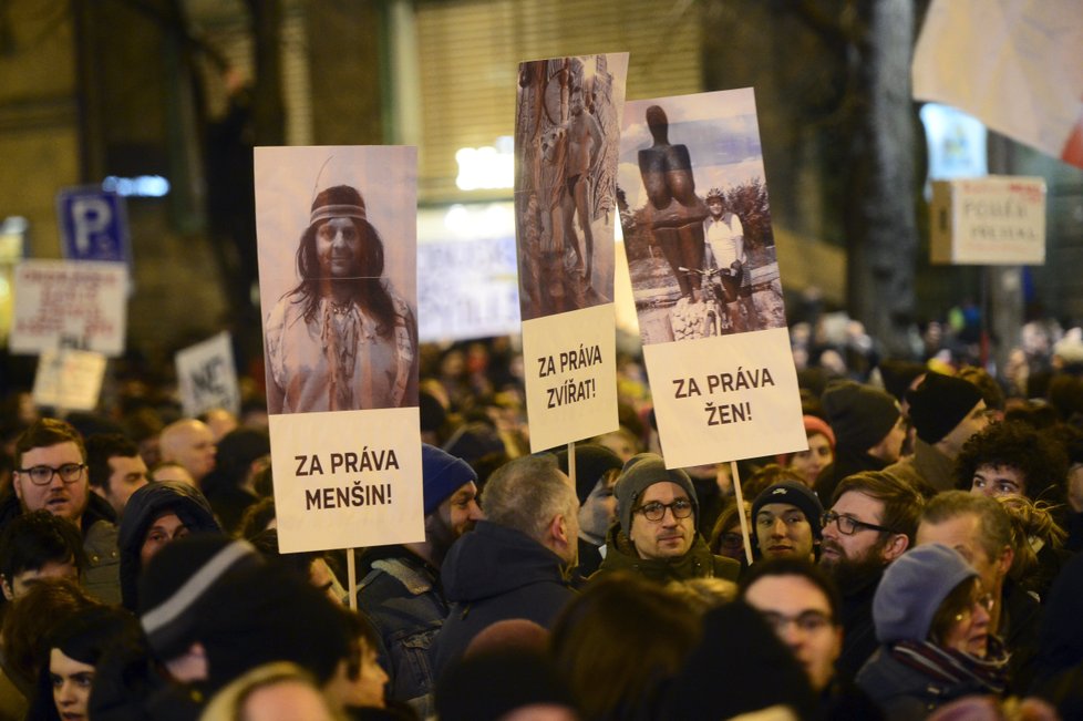 Demonstrace na Václaváku proti zvolení komunisty Zdeňka Ondráčka šéfem komise pro kontrolu GIBS a proti Andreji Babišovi 5. března 2018