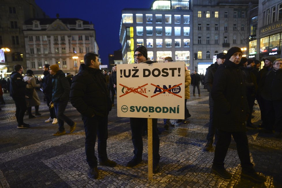 Většina demonstrantů na nedávných protestech proti zvolení komunisty Zdeňka Ondráčka šéfem komise pro kontrolu GIBS  vyjadřovala zásadní nesouhlas i s Andrejem Babišem.
