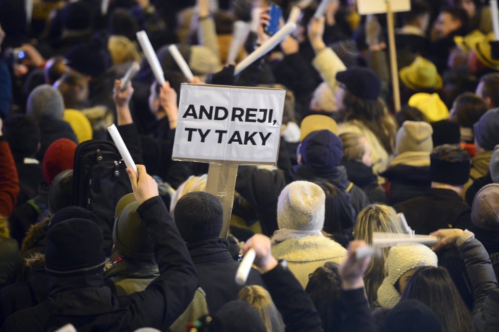 Demonstrace na Václaváku proti zvolení komunisty Zdeňka Ondráčka šéfem komise pro kontrolu GIBS a proti Andreji Babišovi 5. března 2018