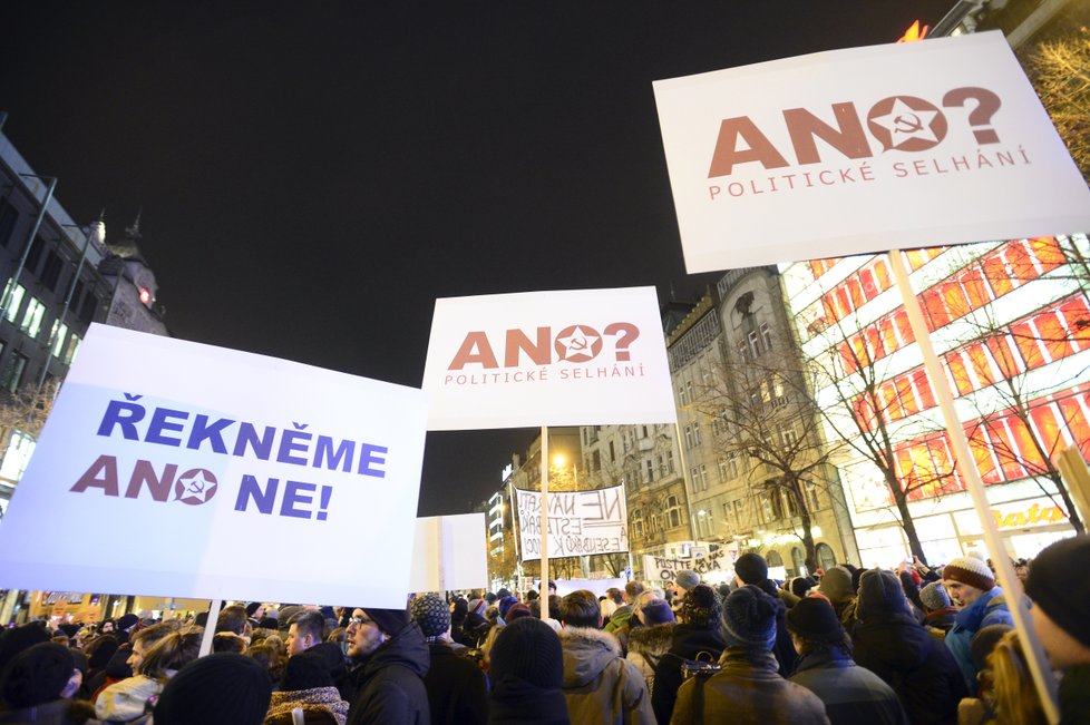 Demonstrace na Václaváku proti zvolení komunisty Zdeňka Ondráčka šéfem komise pro kontrolu GIBS a proti Andreji Babišovi 5. března 2018