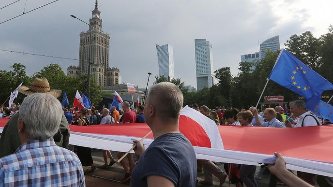 Demonstrace proti polské vládě ve Varšavě