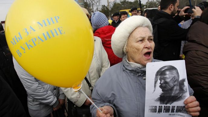 Demonstrace proti rozpadu Ukrajiny v krymském Simferopolu