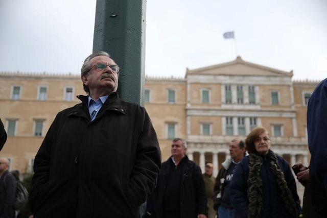 Řecko ve čtvrtek ochromila 24hodinová stávka na protest proti chystané reformě v oblasti sociálního zabezpečení, kterou požadují mezinárodní věřitelé.