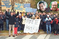 Demonstrace za propuštění dvou Čechů: Řekové, vraťte nám naše kluky!