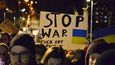 Demonstrace před ruskou ambasádou v Praze proti válce na Ukrajině