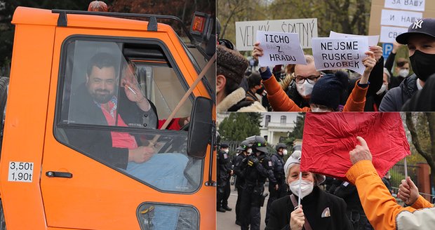 Před ruským velvyslanectvím se sešlo asi pět desítek lidí. NA multikáře přijel také Pavel Novotý - starosta Řeporyjí. (19. dubna)