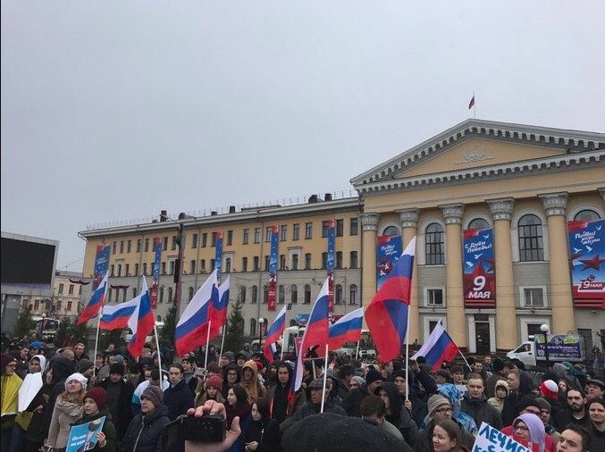 V několika ruských městech se o víkendu demonstrovalo proti Vladimiru Putinovi. Lidem se nelíbí, že v pondělí už počtvrté usedne „na trůn“.