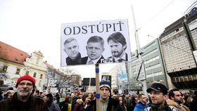 Smrt novináře Jána Kuciaka hýbe Slovenskem i celým světem, v Bratislavě se v pátek 9. 3. 2018 sešlo k protestu nejvíce lidí od revoluce v roce 1989.