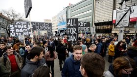 Za nezávislé vyšetření vraždy Jána Kuciaka v Bratislavě v pátek 9. 3. 2018 protestovaly tisíce lidí v Bratislavě i v dalších městech napříč Evropou.