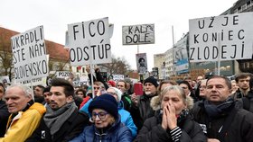 Na bratislavském náměstí SNP protestovalo proti vládě a za řádné vyšetření vraždy Jána Kuciaka 30 tisíc lidí (9. 3. 2018).