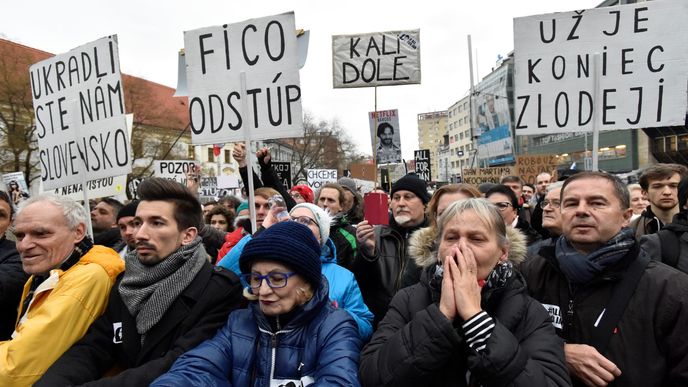 Na bratislavském náměstí SNP protestovalo proti vládě a za řádné vyšetření vraždy Jána Kuciaka 30 tisíc lidí (9. 3. 2018)