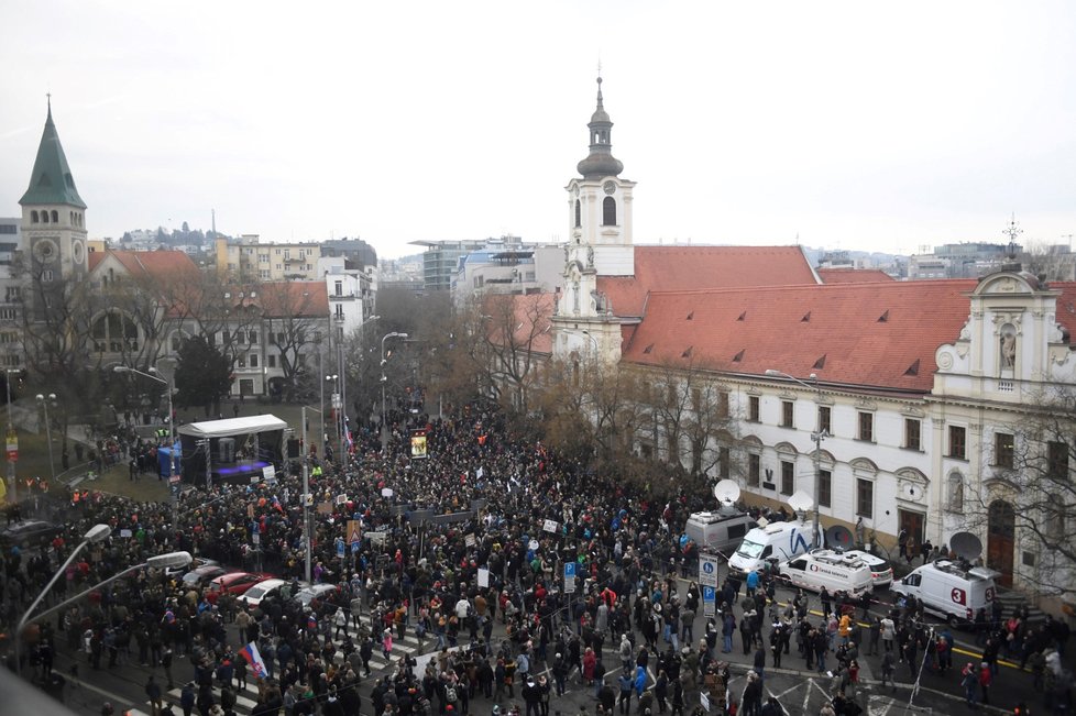 Demonstrace na náměstí v Bratislavě se zúčastnilo nejvíce lidí od sametové revoluce