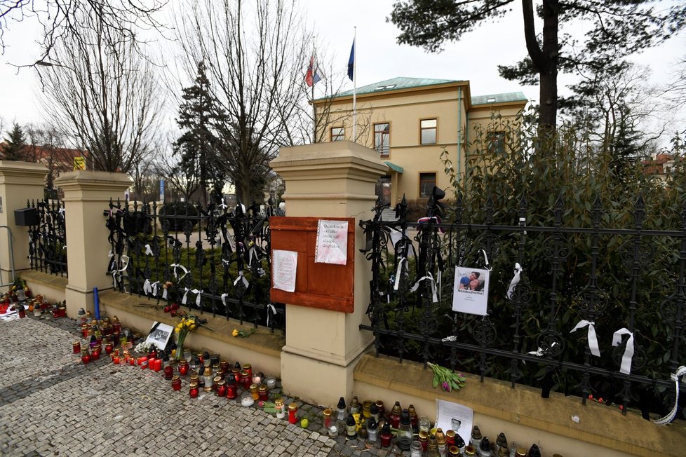 Demonstrace na náměstí SNP v Bratislavě se otočila i proti členům vlády Roberta Fica (9. 3. 2018)