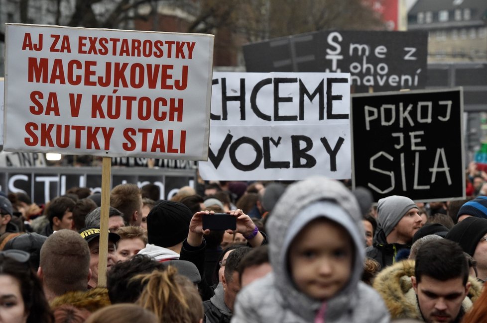 Demonstrace proti vládě a za nezávislé vyšetření vraždy slovenského novináře Jána Kuciaka a jeho partnerky Martiny Kušnírové, 9. března 2018 v Bratislavě.