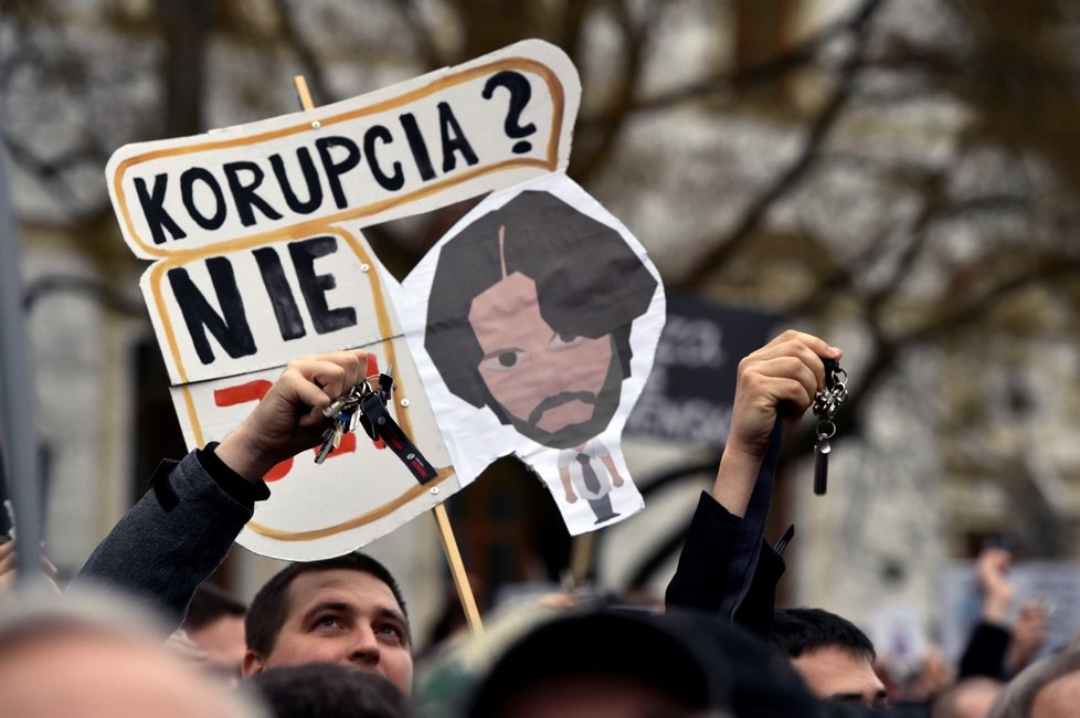 Demonstrace proti vládě a za nezávislé vyšetření vraždy slovenského novináře Jána Kuciaka a jeho partnerky Martiny Kušnírové, 9. března 2018 v Bratislavě přilákala 30 tisíc lidí
